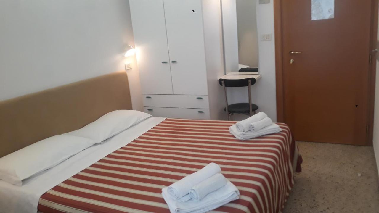 Hotel Graziella Mare リミニ エクステリア 写真