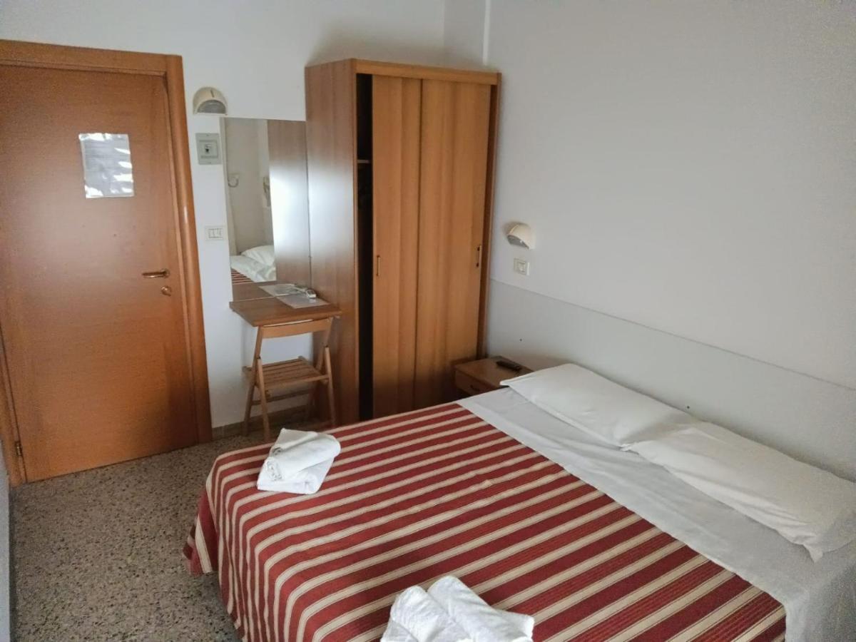 Hotel Graziella Mare リミニ エクステリア 写真