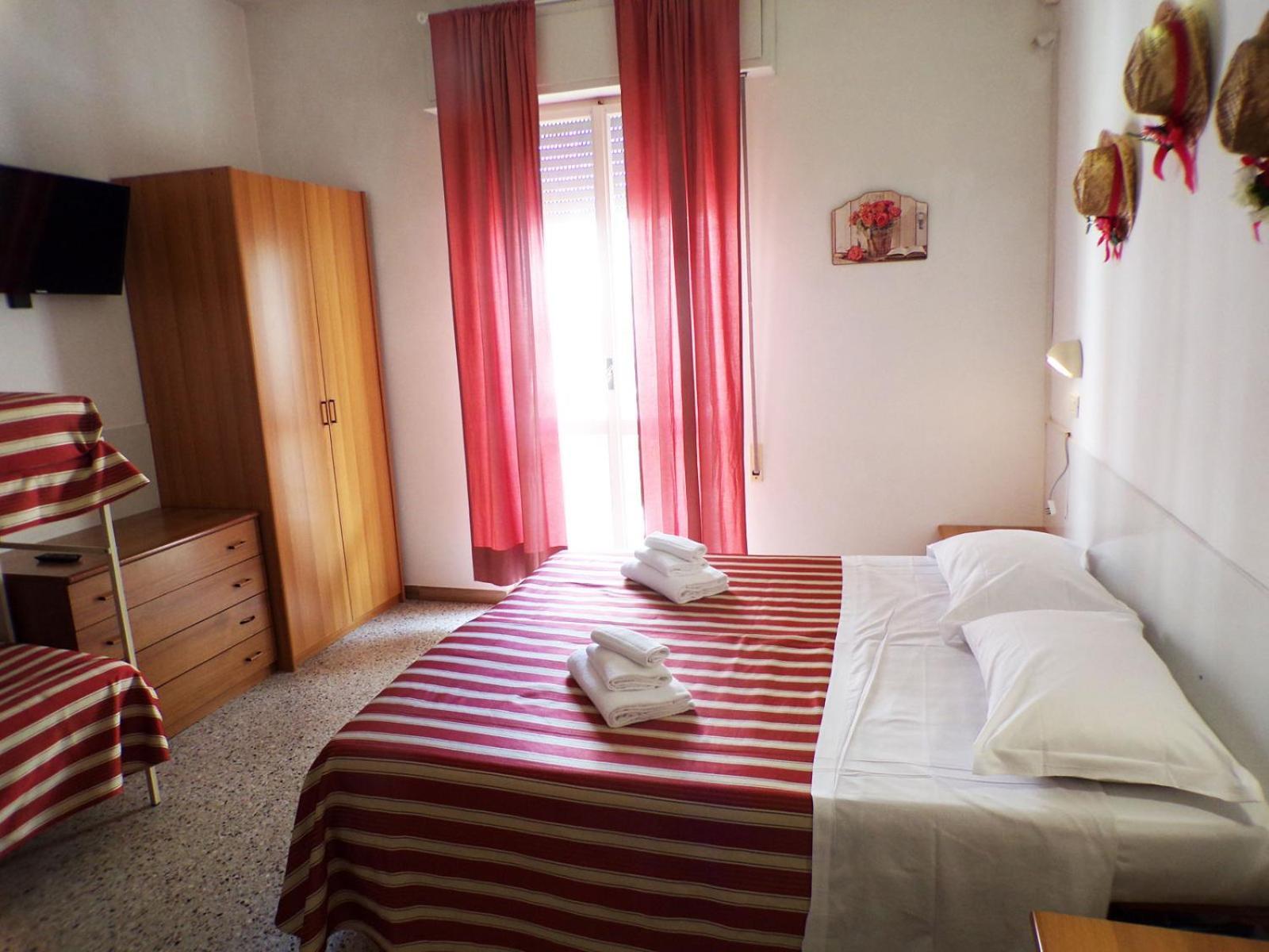 Hotel Graziella Mare リミニ エクステリア 写真