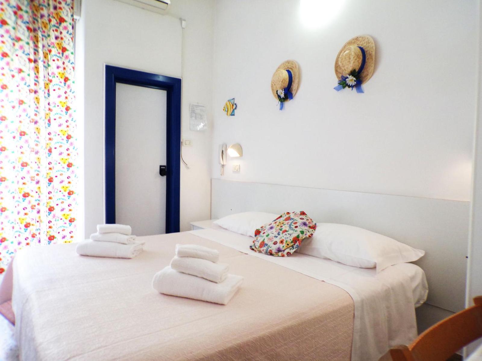 Hotel Graziella Mare リミニ エクステリア 写真